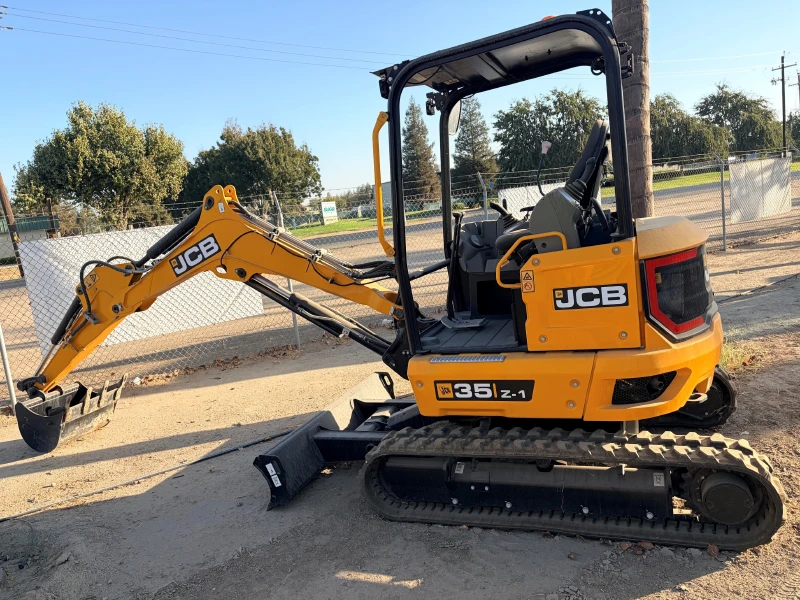 2022 JCB 35Z-1