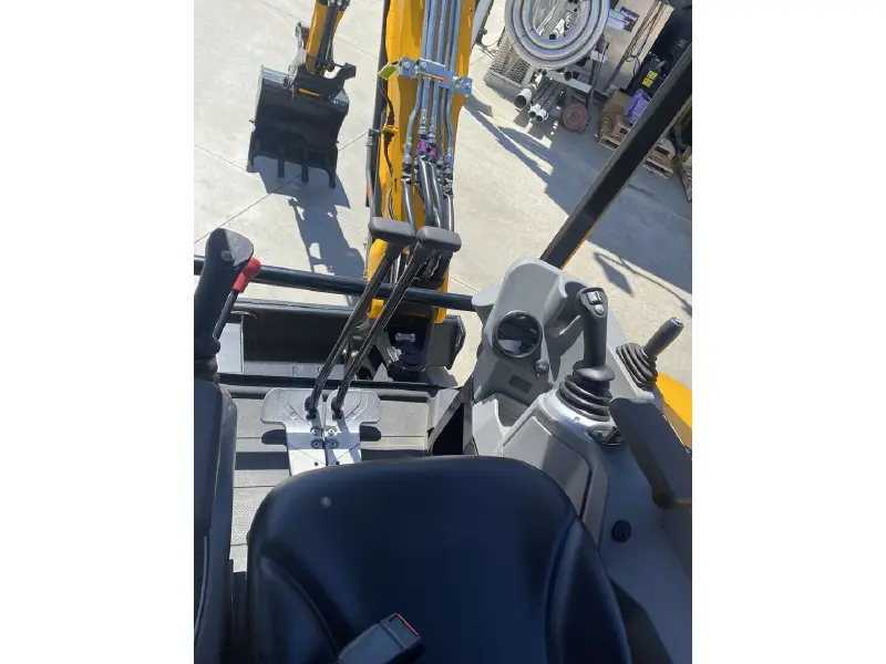 2022 JCB 35Z-1