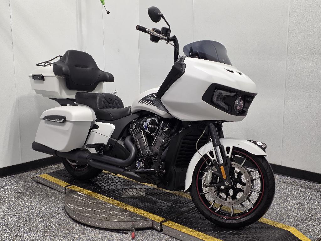 2020 Indian Motorcycle CHALLENGER DARK HORSE “WHITE SMOKE” DARK HORSE WITH POWERBAND AUDIO PACKAGE in Auburn, MA