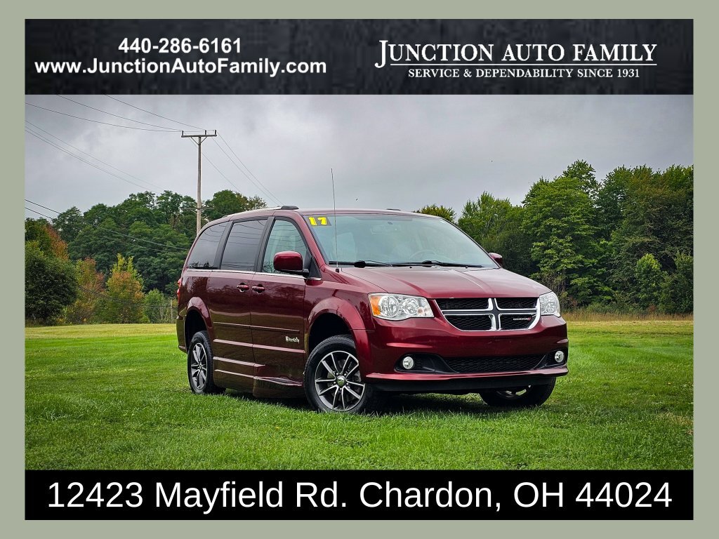 2017 DODGE GRAND CARAVAN SXT in Chardon, OH