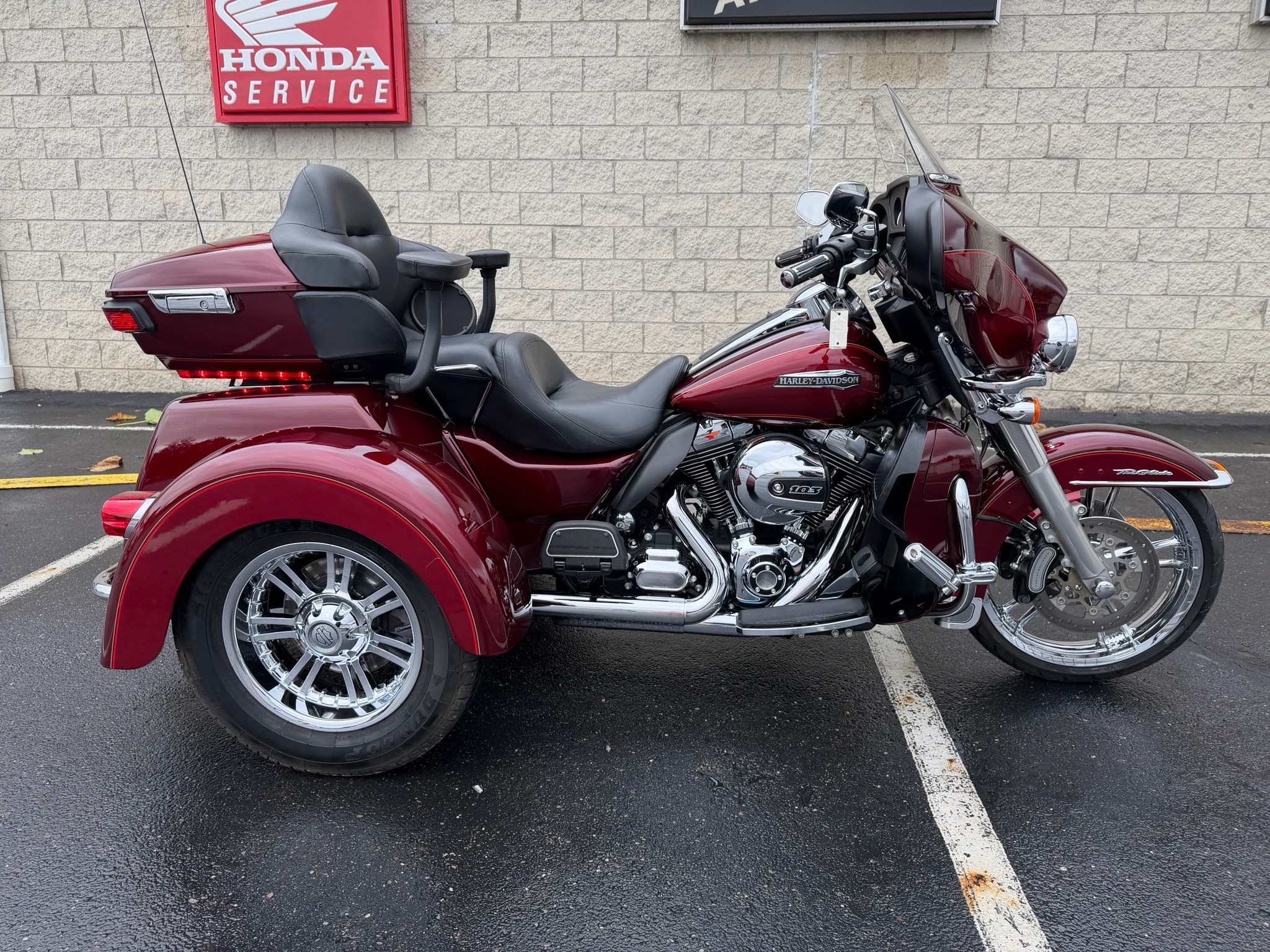 2016 Harley-Davidson Tri Glide® Ultra ULTRA CLASSIC in Massillon, OH