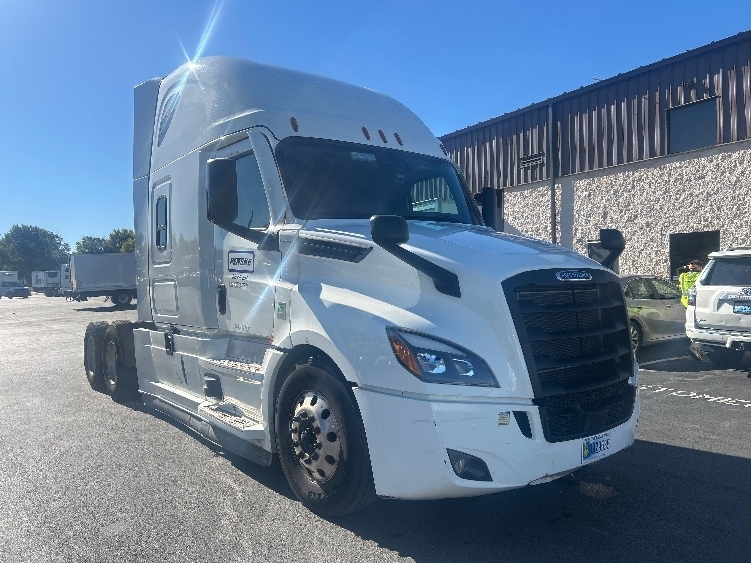 2022 FREIGHTLINER CASCADIA 126 in Bowling Green, KY