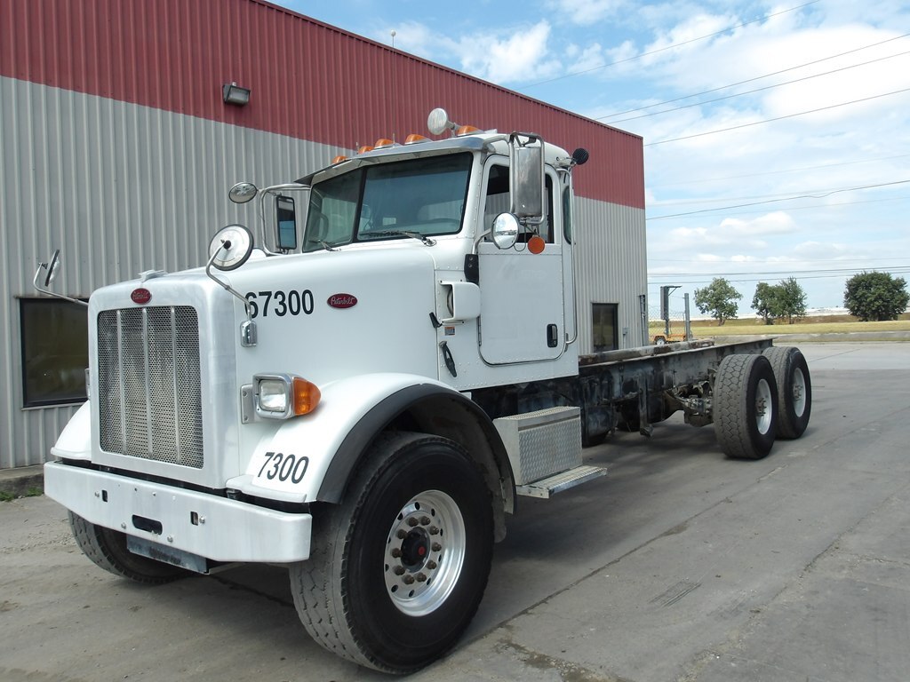 2017 PETERBILT 365 in Houston, TX