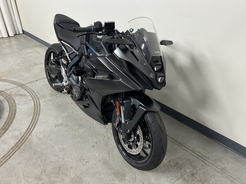 2025 Suzuki GSX 8R (GSX800FRQM5) 8R in Peninsula, OH