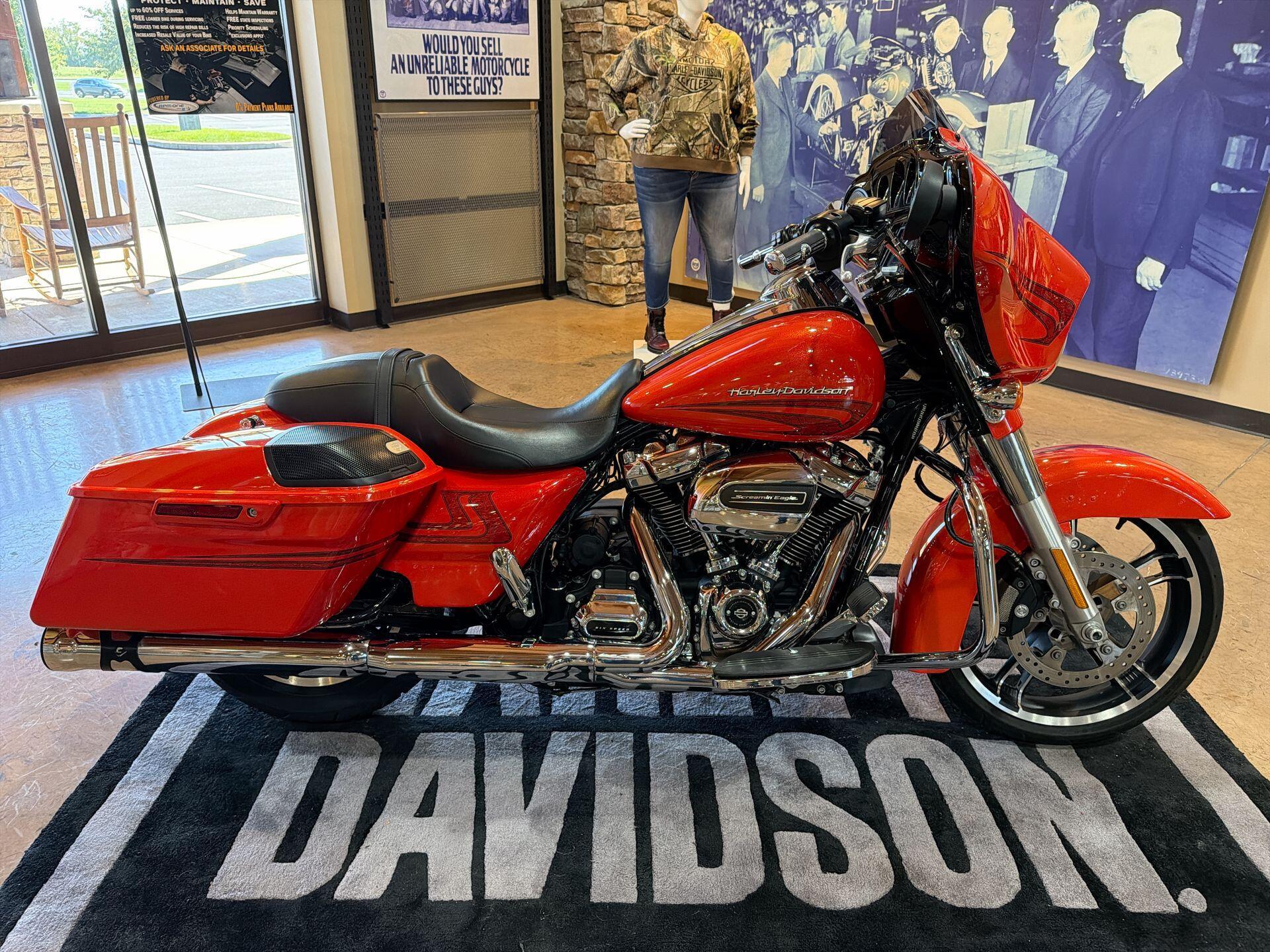 2017 Harley-Davidson Street Glide Special SPECIAL in Mechanicsburg, PA
