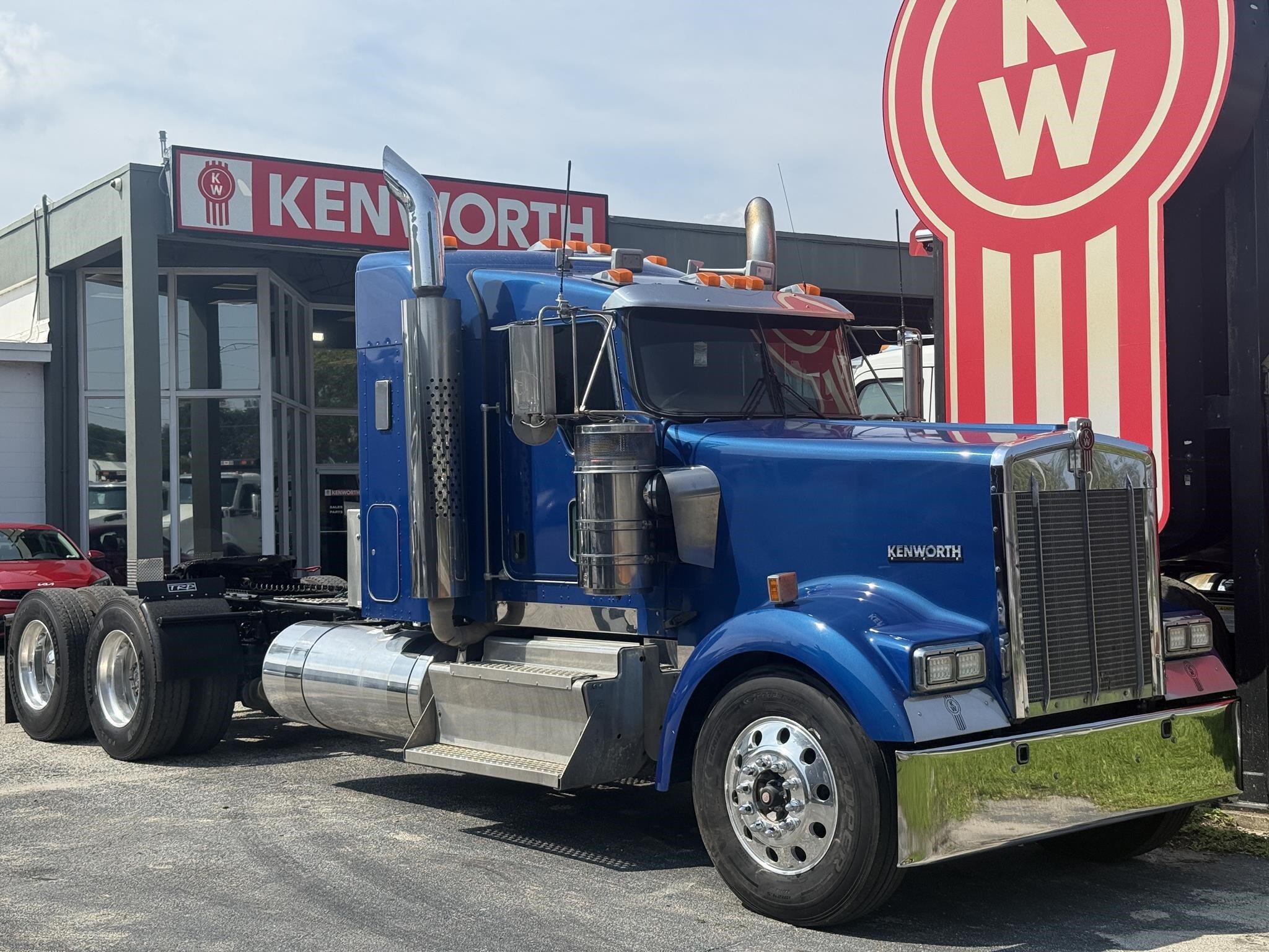 2016 KENWORTH W900 in Fort Lauderdale, FL