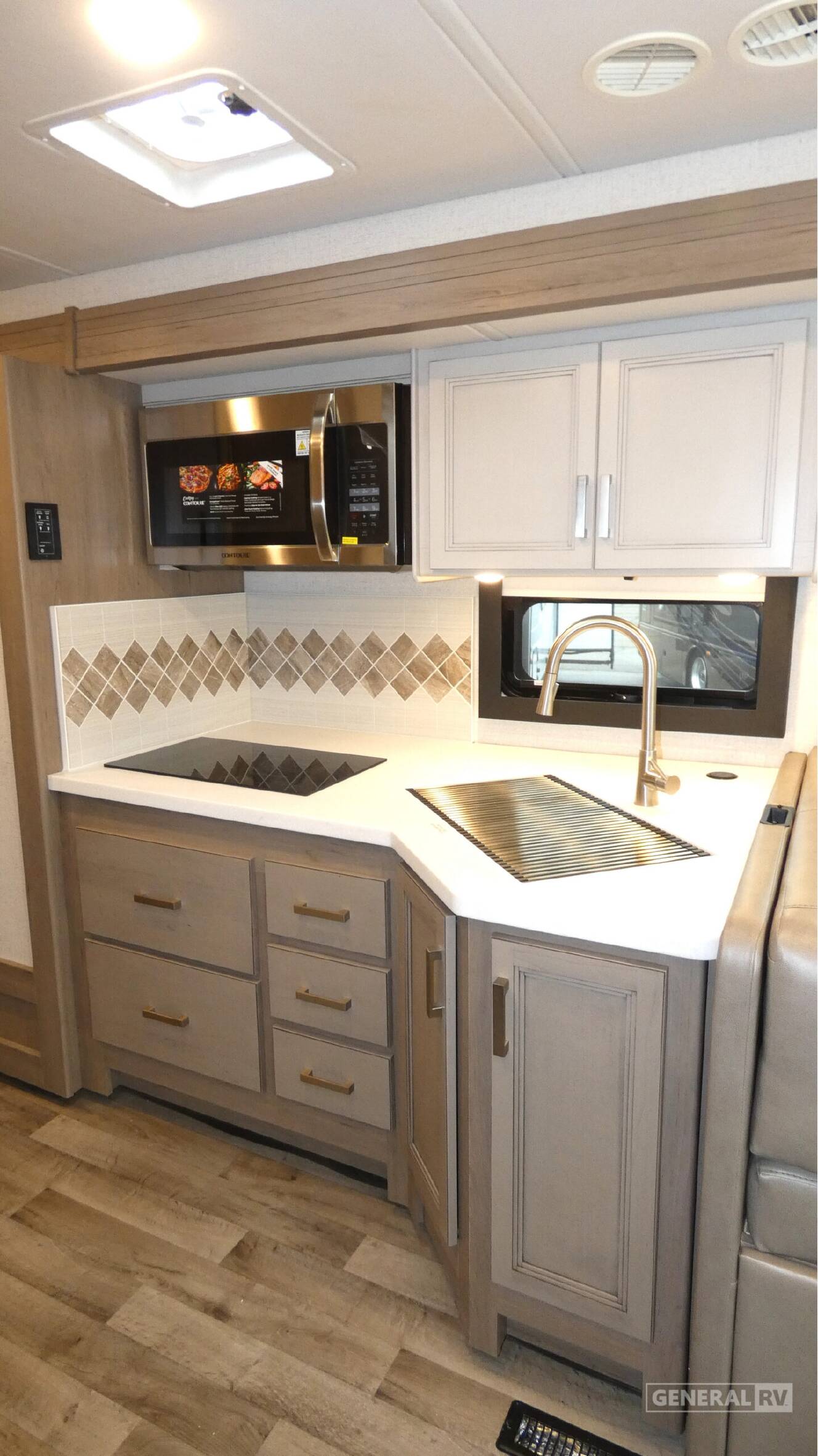 A photo of this 2026 Thor Motor Coach PALAZZO GT 33.5
