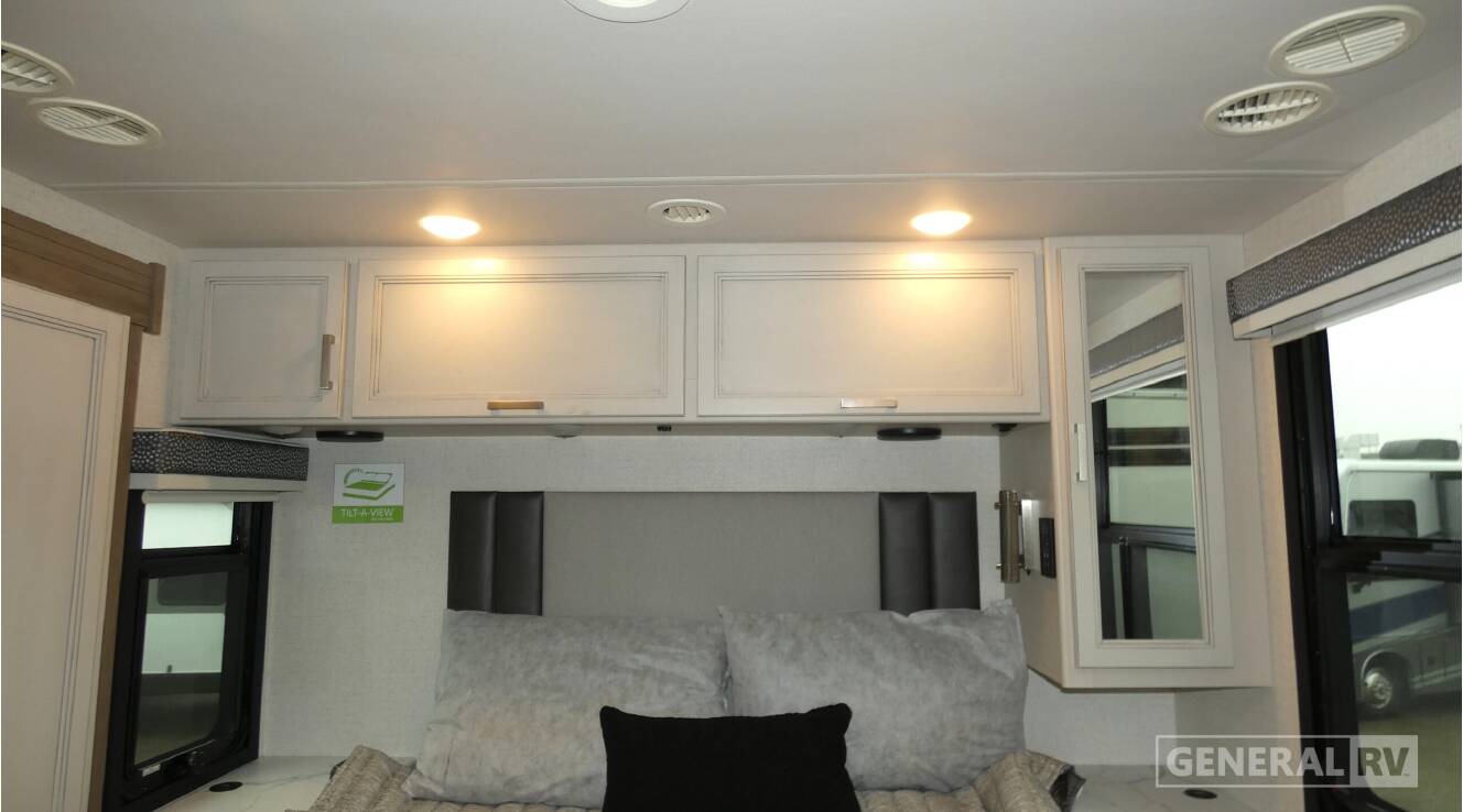 A photo of this 2026 Thor Motor Coach PALAZZO GT 33.5