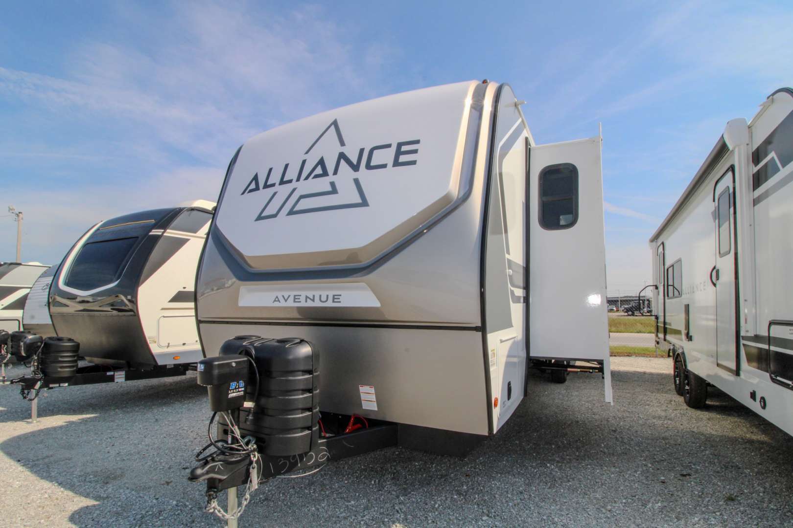 2027 Alliance Rv Avenue 332RL in clinton MO