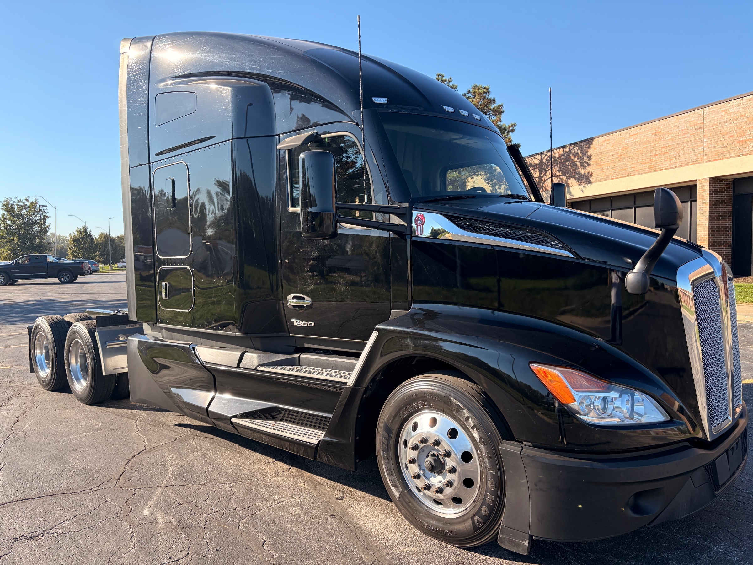 2023 KENWORTH T680 in Kansas City, MO