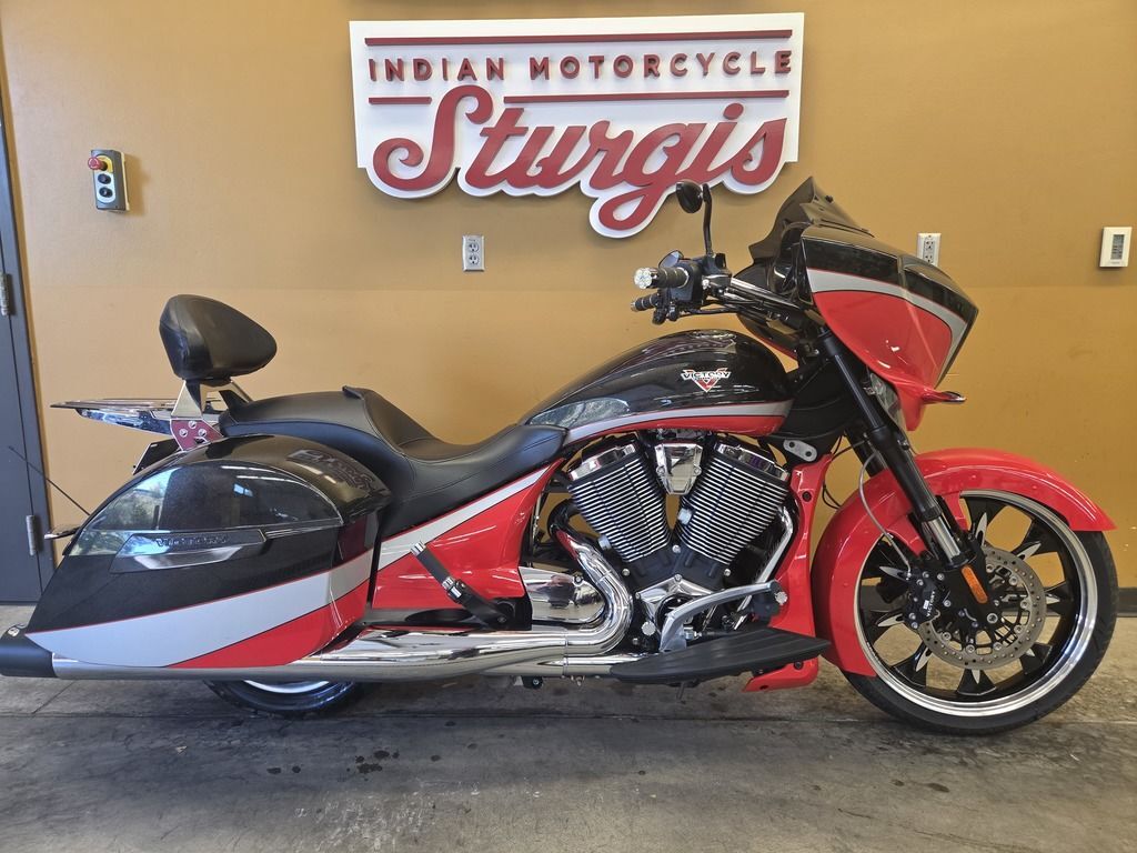 2016 Victory Motorcycles® Magnum® Suede Pearl White with Black & Silver BASE in Sturgis, SD