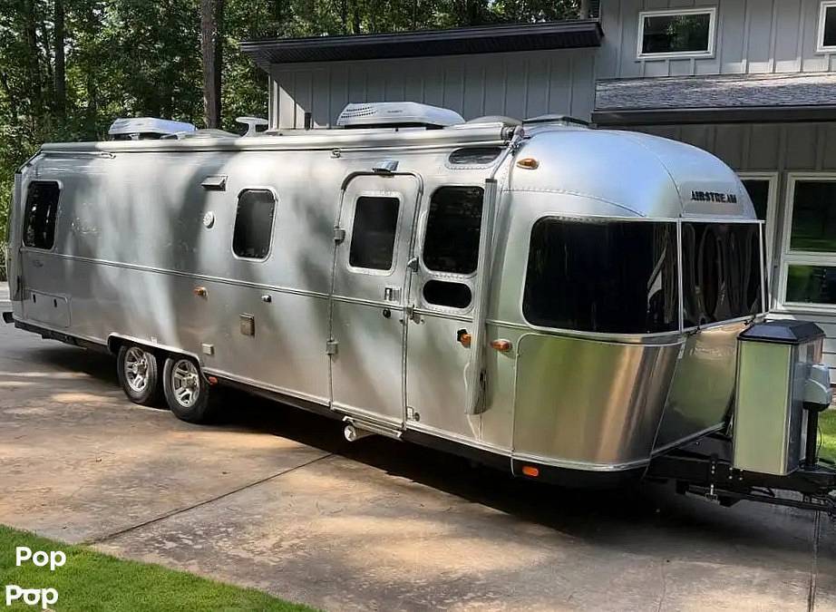 2018 Airstream Classic 30RB Twin in tyrone GA