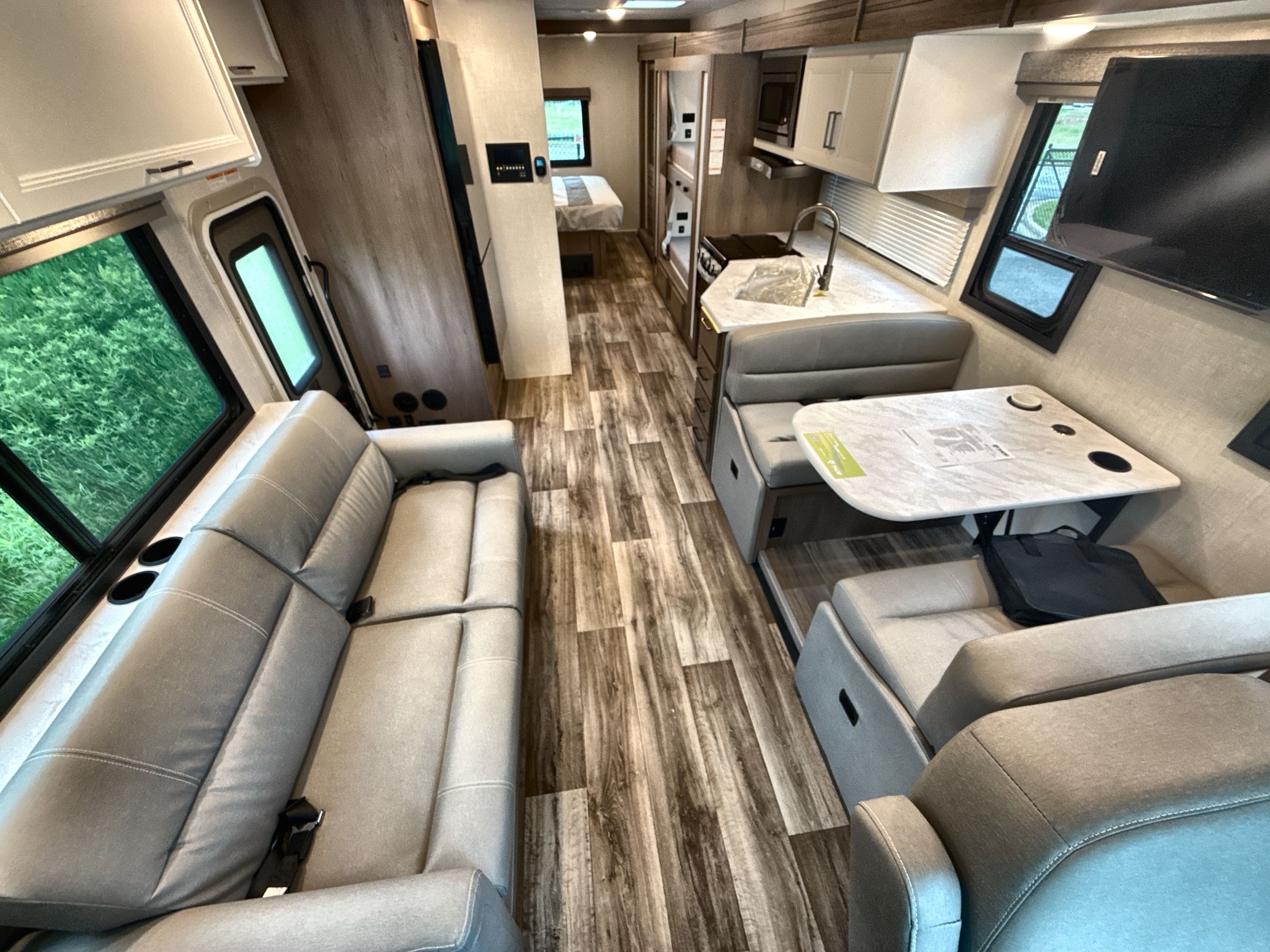 2027 Thor FREEDOM TRAVELER A32 in forest lake MN