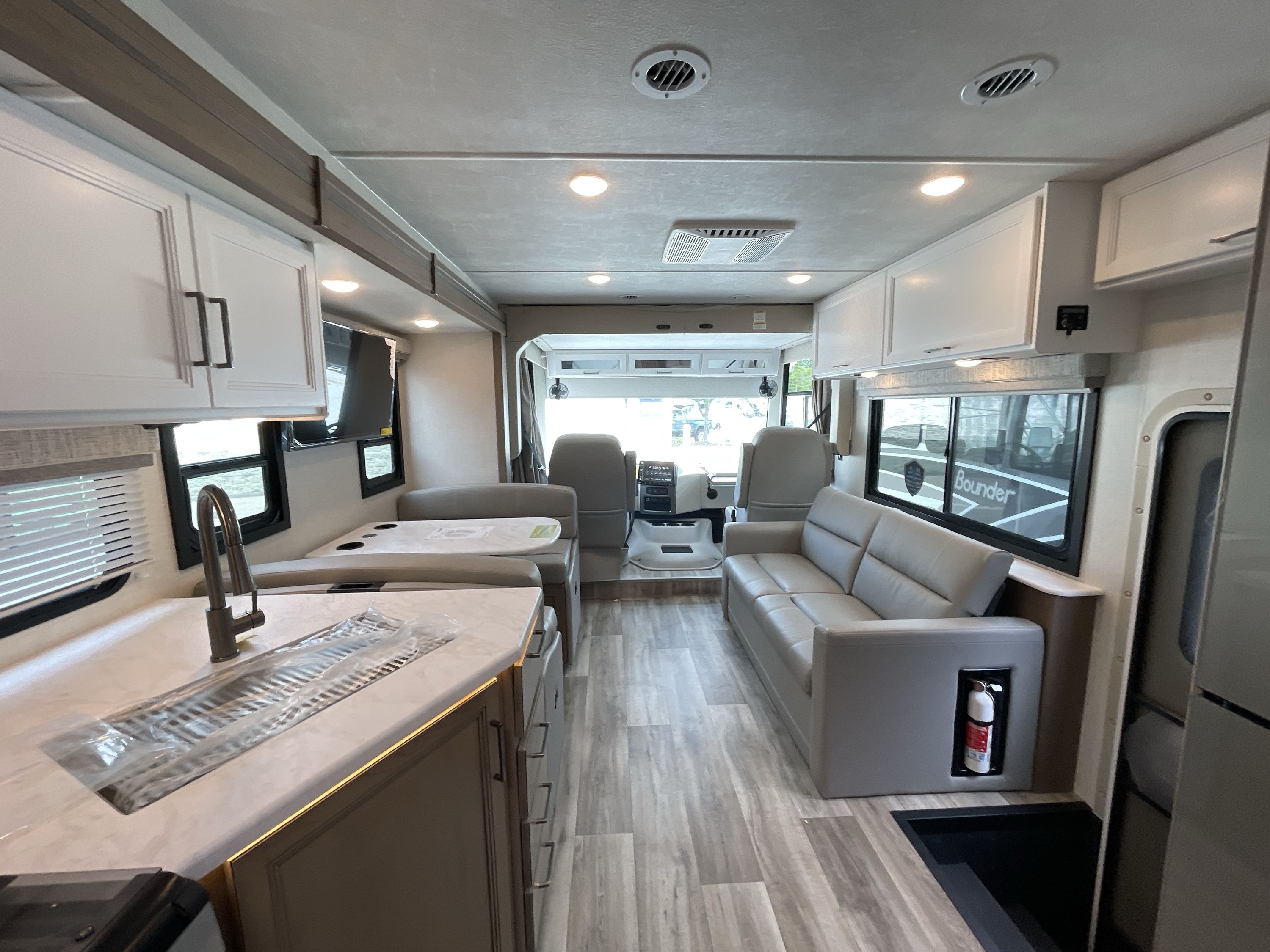 2027 Thor FREEDOM TRAVELER A32 in hendersonville NC