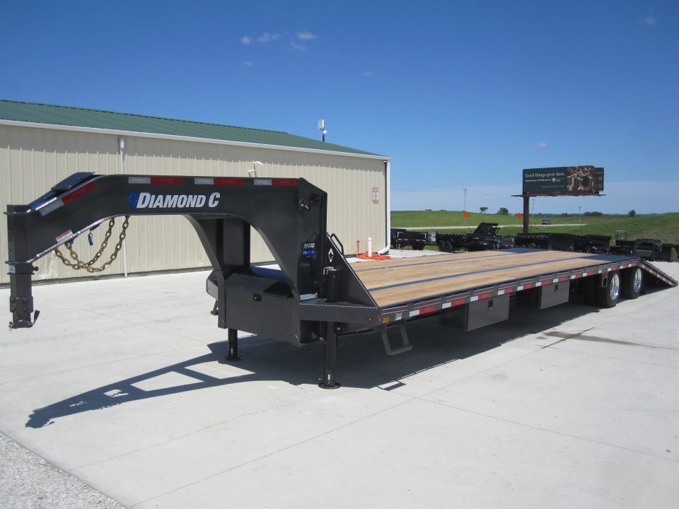 2026 Diamond C Trailers 102x40 FMAX-216 Gooseneck Hydraulic Dove in Palmyra, NE