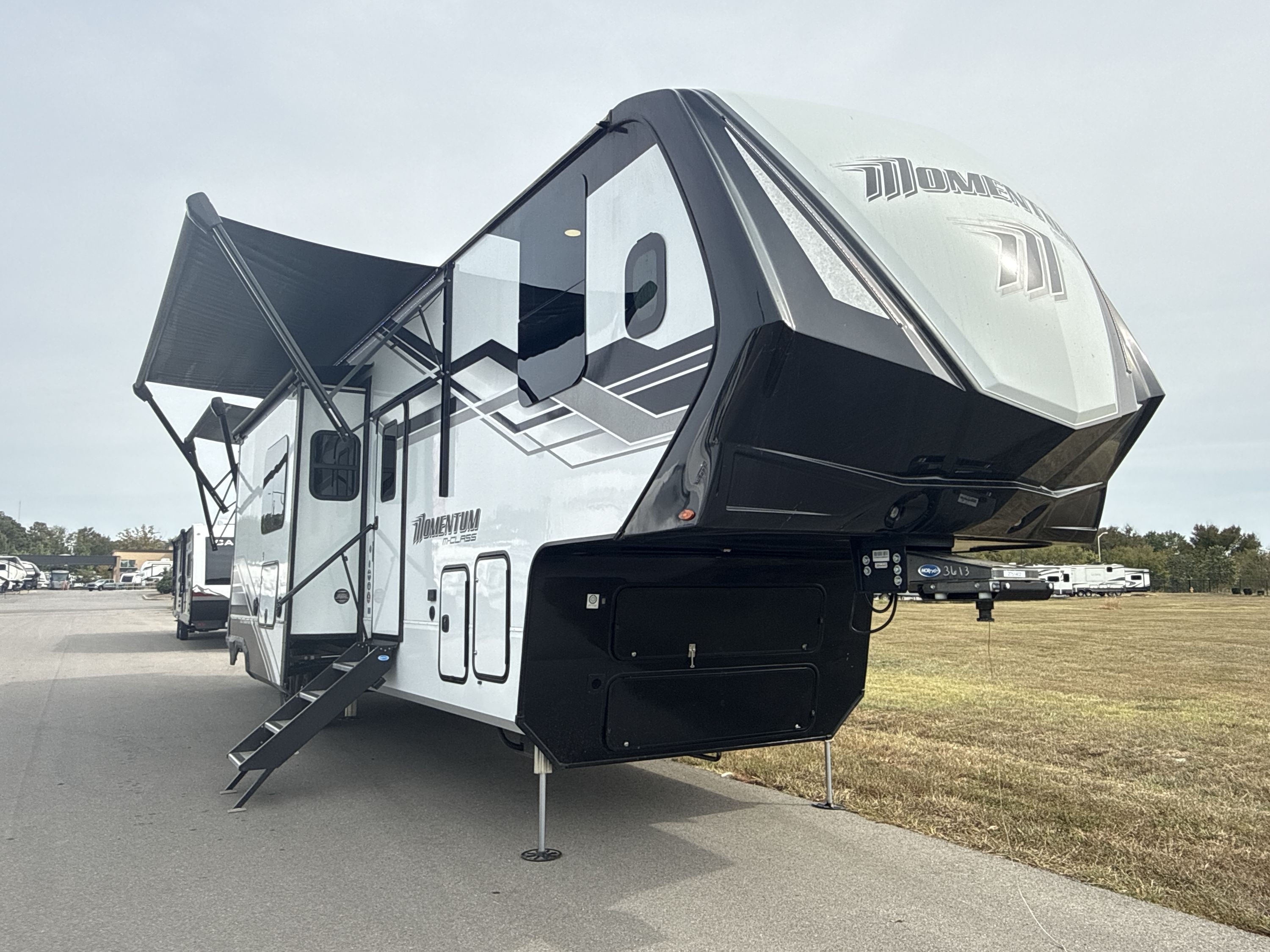 2025 Grand Design MOMENTUM M CLASS 344M in murfreesboro TN