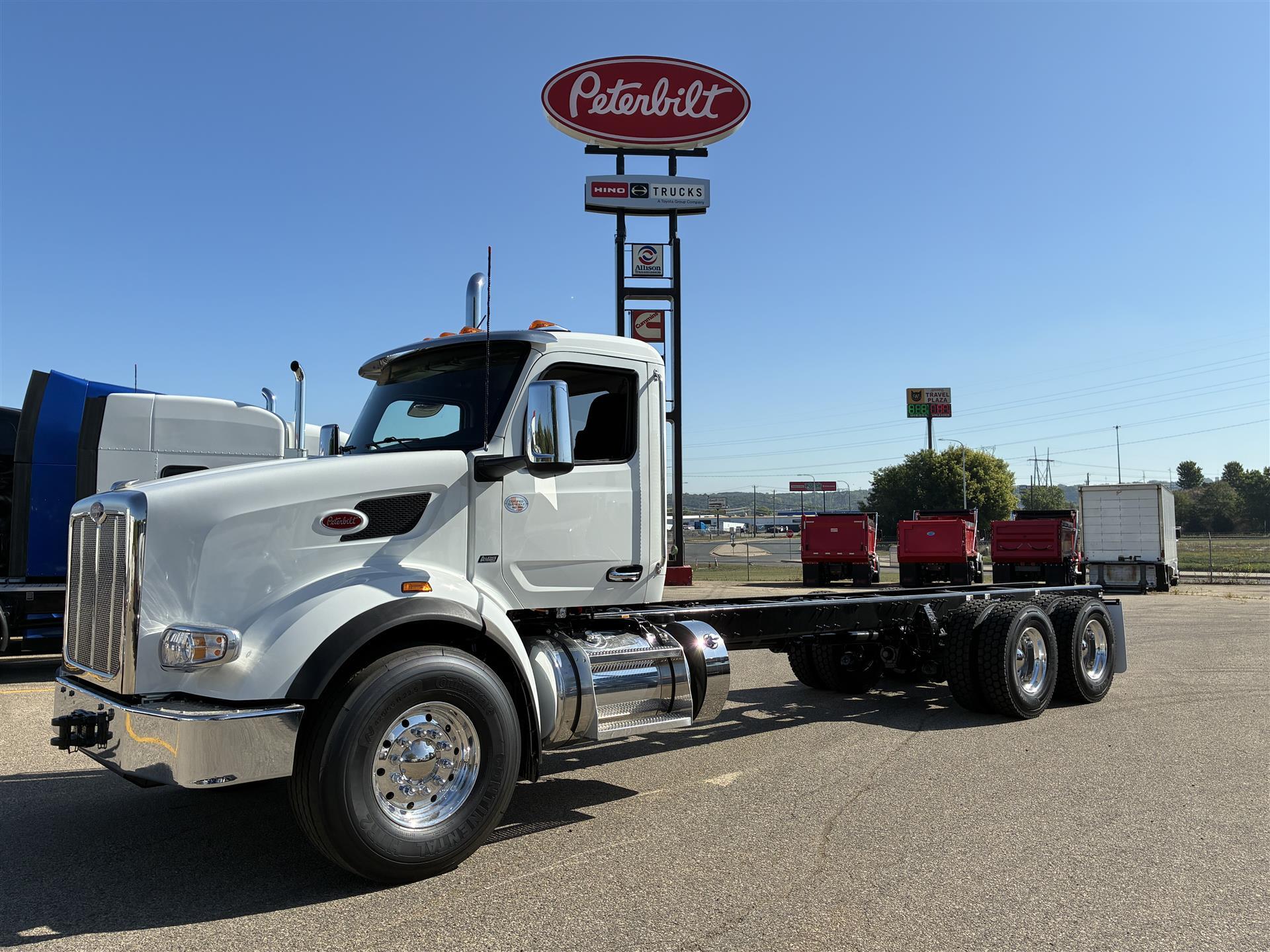 2027 PETERBILT 567 in South Saint Paul, MN