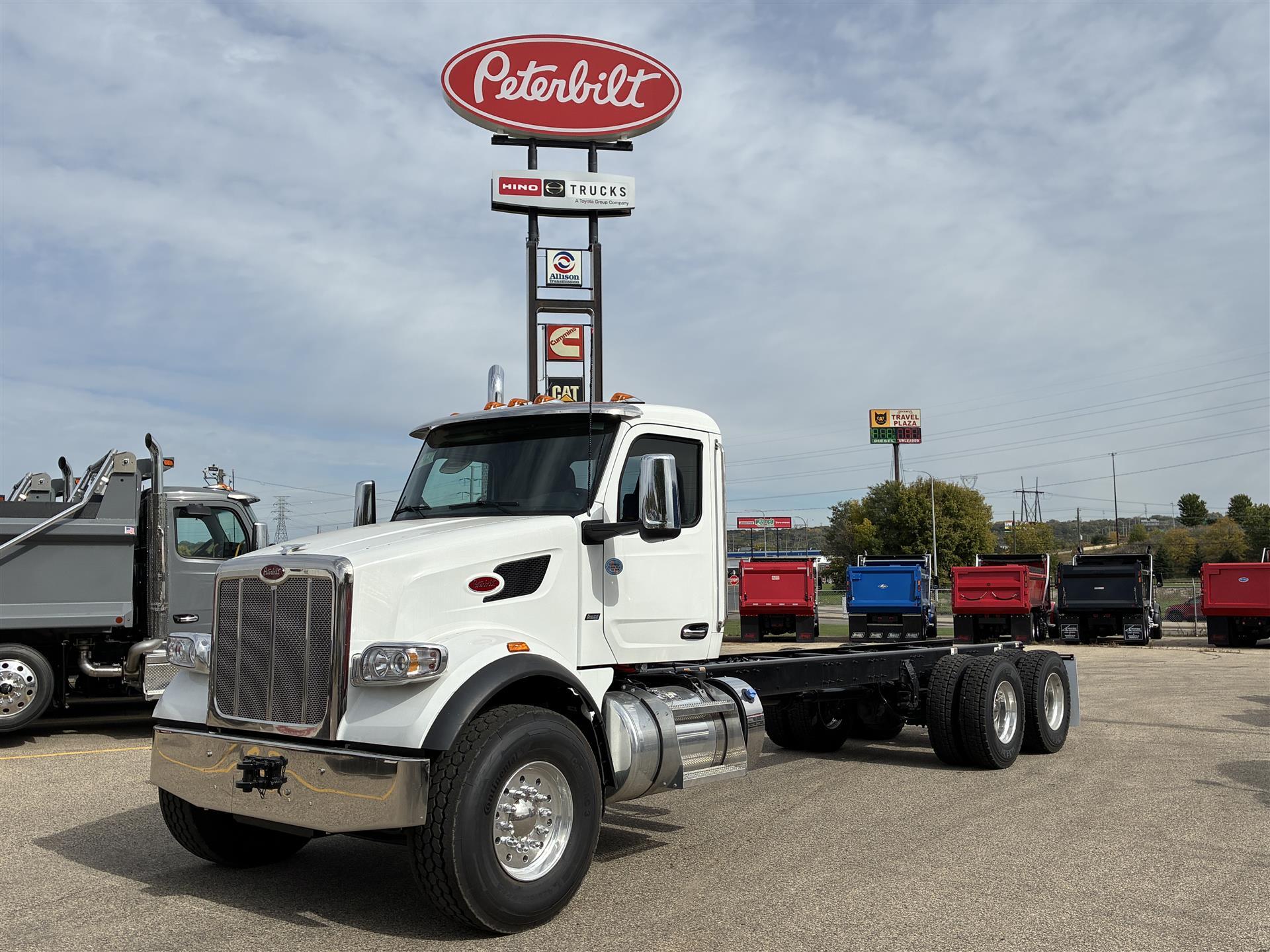 2027 PETERBILT 567 in South Saint Paul, MN
