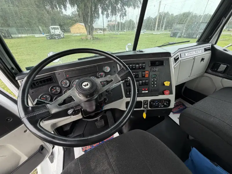 2018 WESTERN STAR 4700