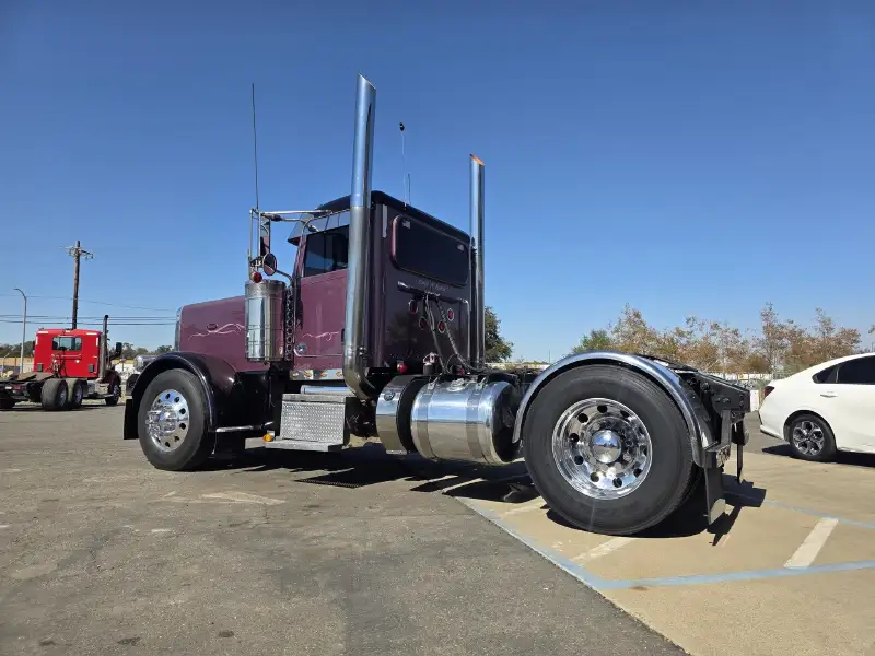 2014 PETERBILT 389
