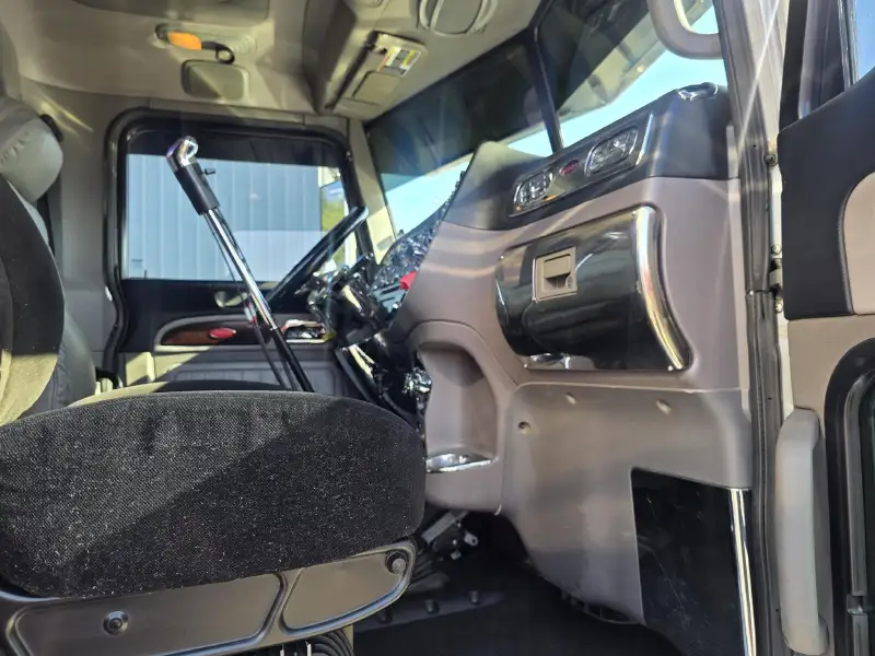 2014 PETERBILT 389