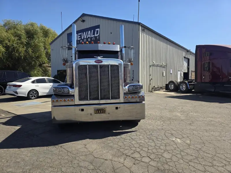 2014 PETERBILT 389