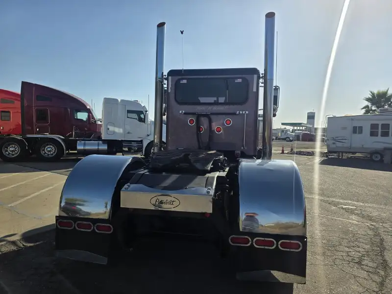 2014 PETERBILT 389