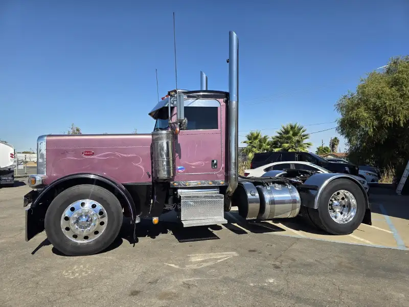 2014 PETERBILT 389