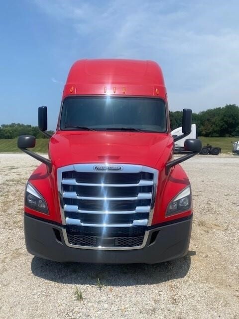 2020 FREIGHTLINER CASCADIA 126 in Orlando, FL