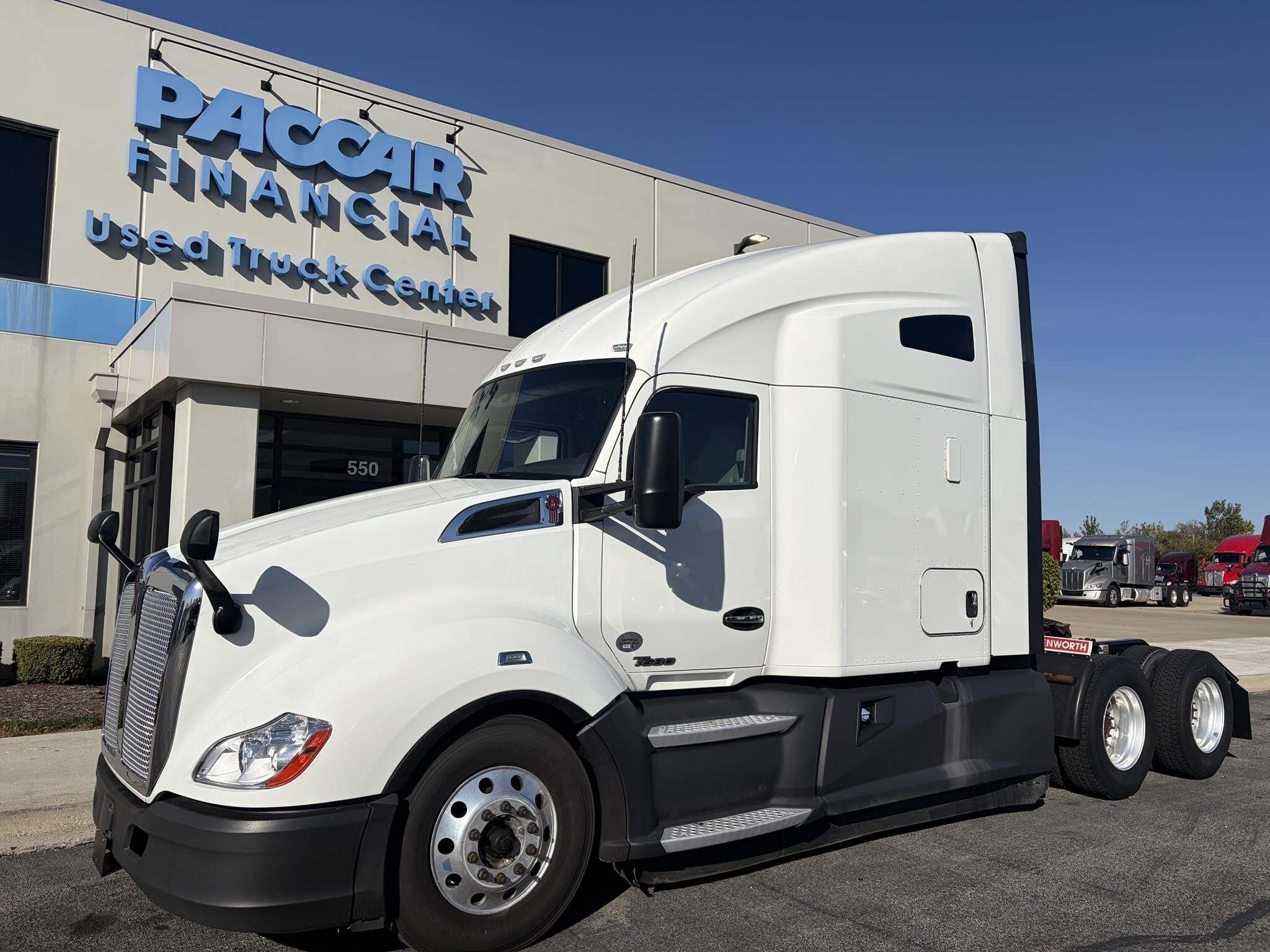 2022 KENWORTH T680 in Minooka, IL