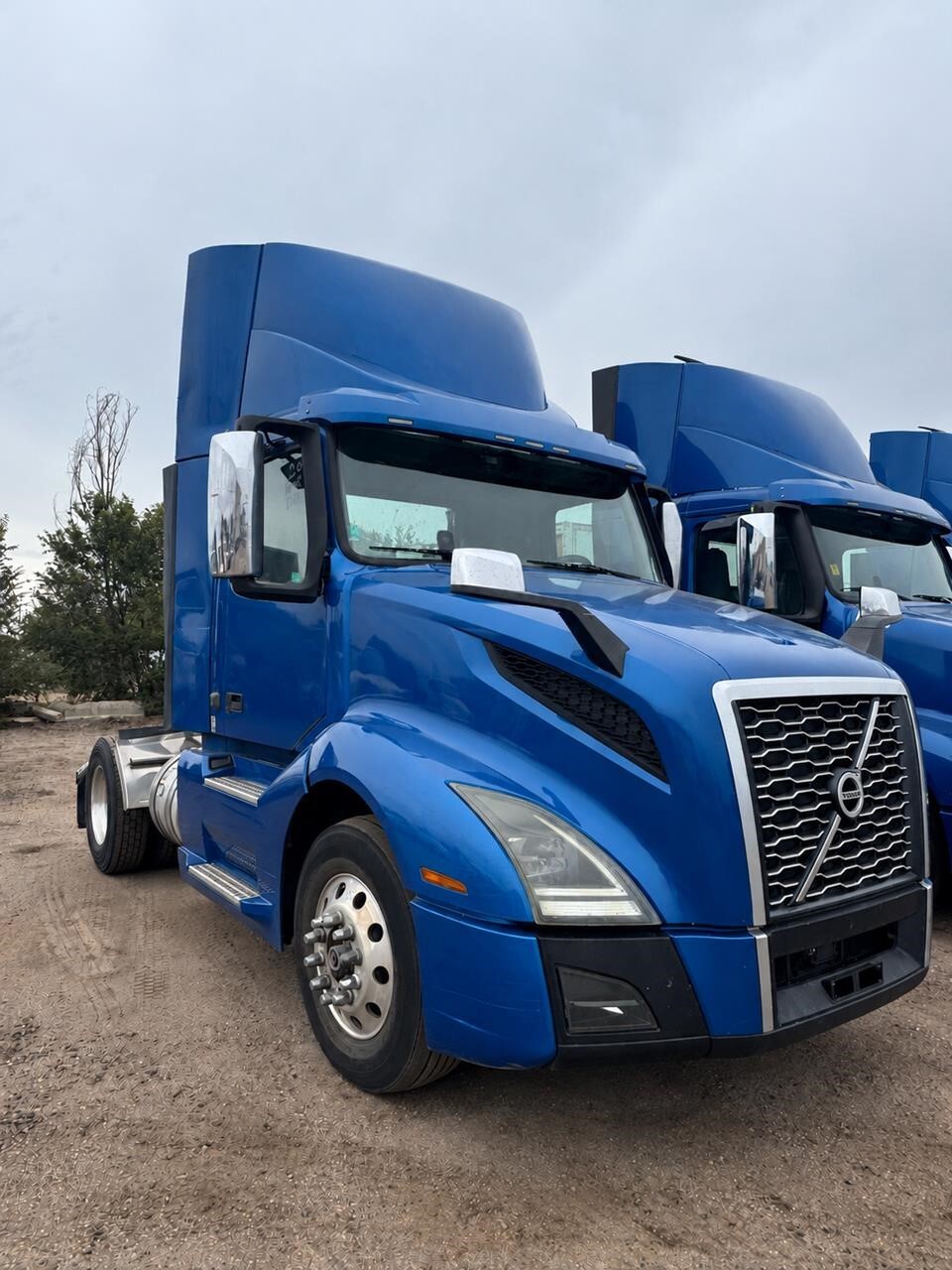 2019 VOLVO VNL42T300 in Commerce City, CO