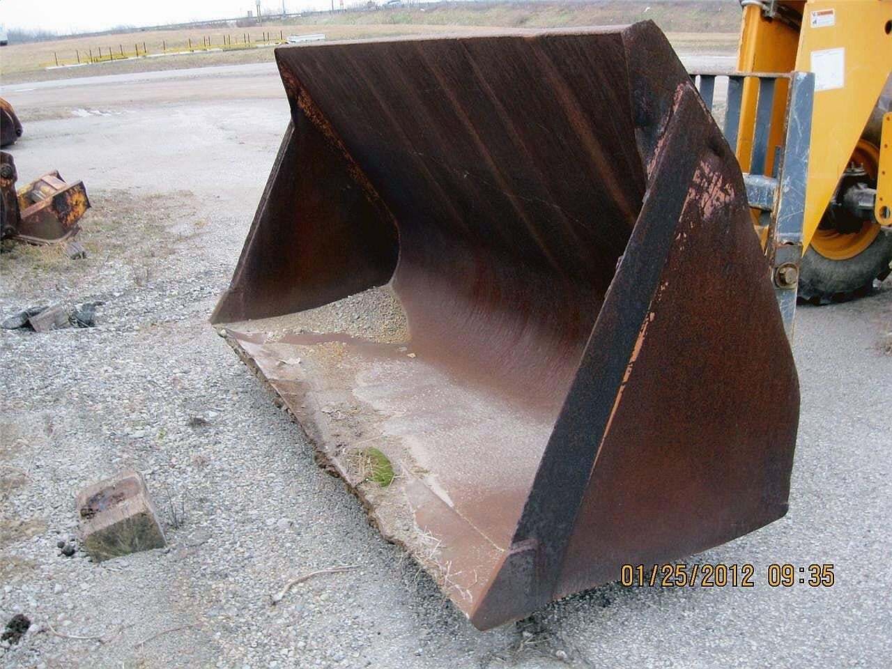 DEERE LOADER BUCKET in Ottawa Lake, MI