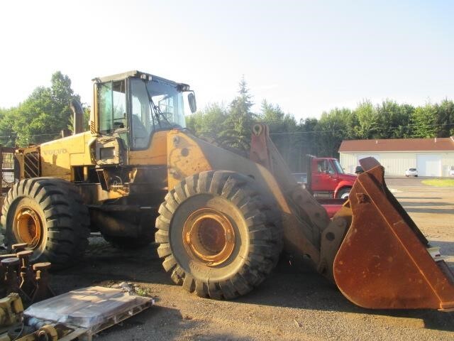 VOLVO L220F in Holland, MI