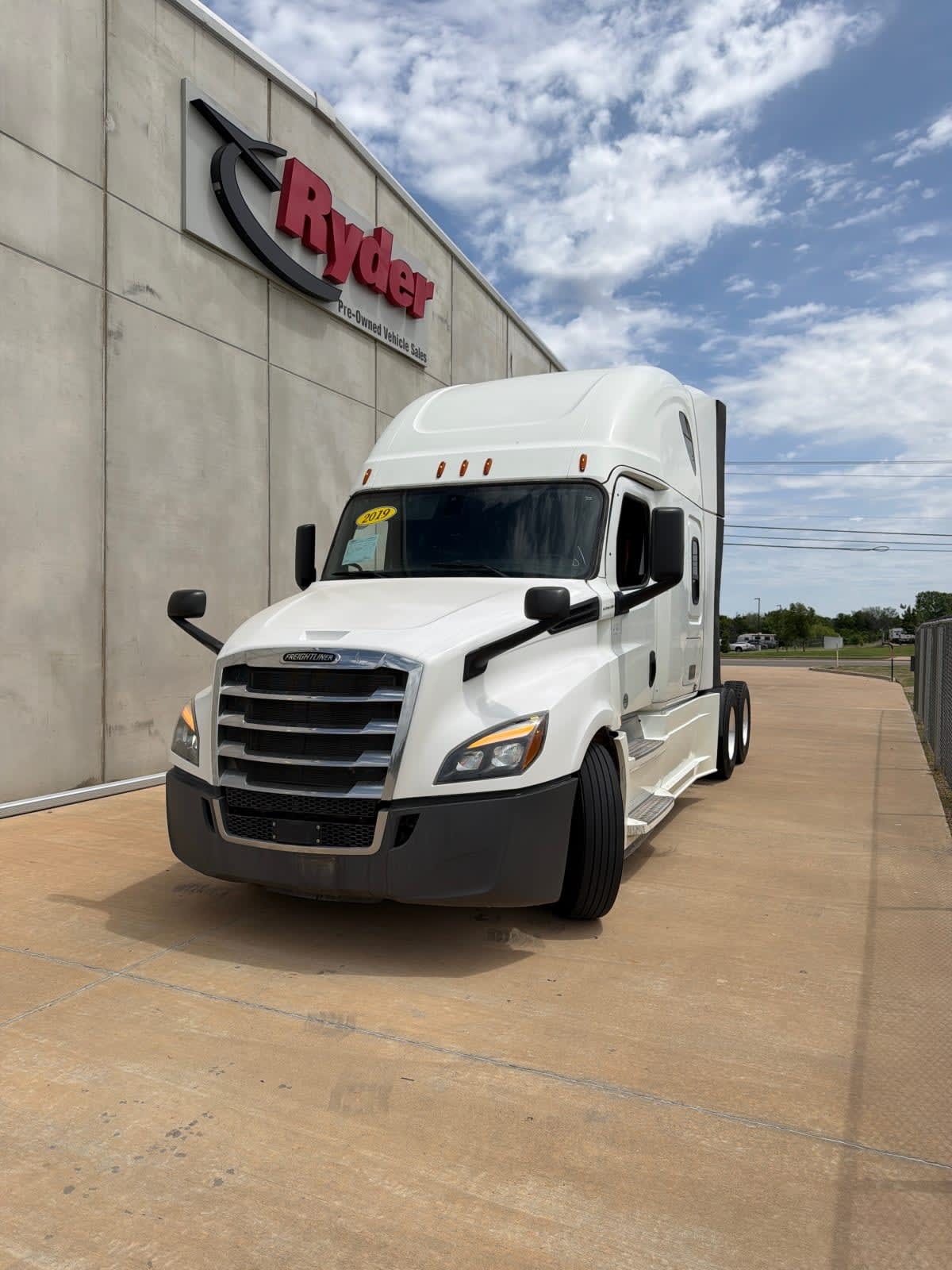 2019 FREIGHTLINER CASCADIA 126 in Oklahoma City, OK