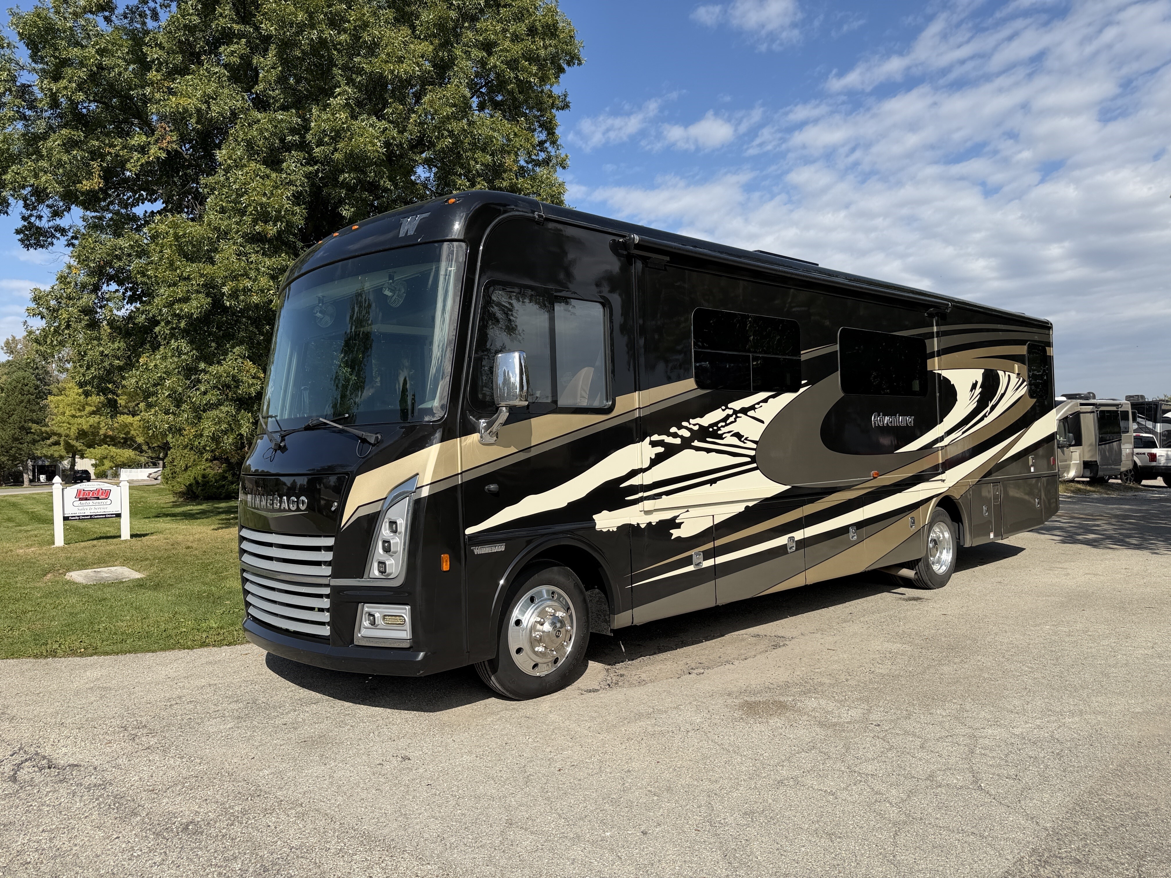 2023 Winnebago ADVENTURER 35F RV