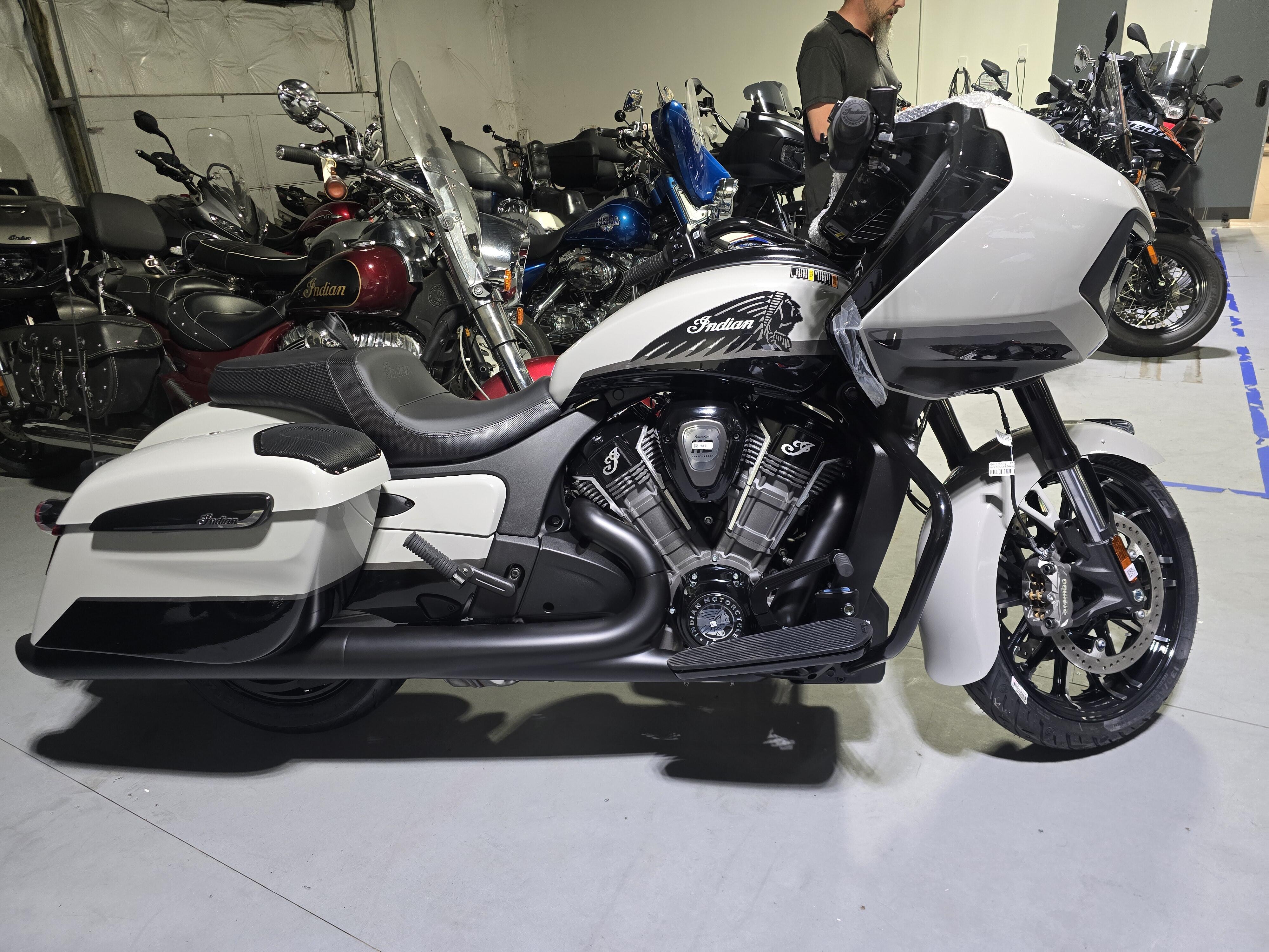 2026 Indian Motorcycle Challenger Dark Horse + 112 Pkg + Audio Pkg DARK HORSE in Dulles, VA