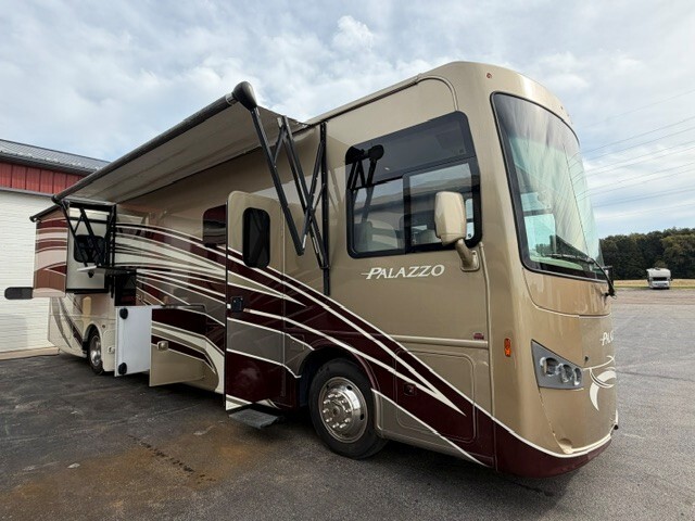 2016 Thor Motor Coach PALAZZO 36.1 in jones MI