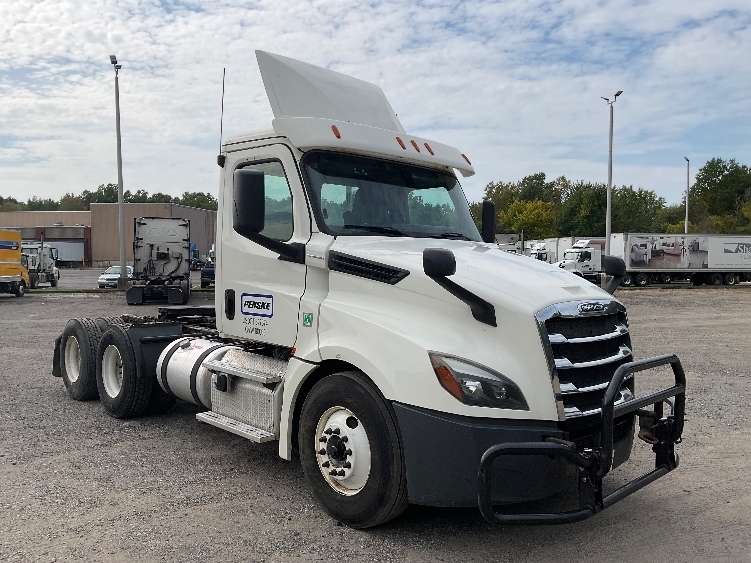 2019 FREIGHTLINER CASCADIA 126 in Akron, OH