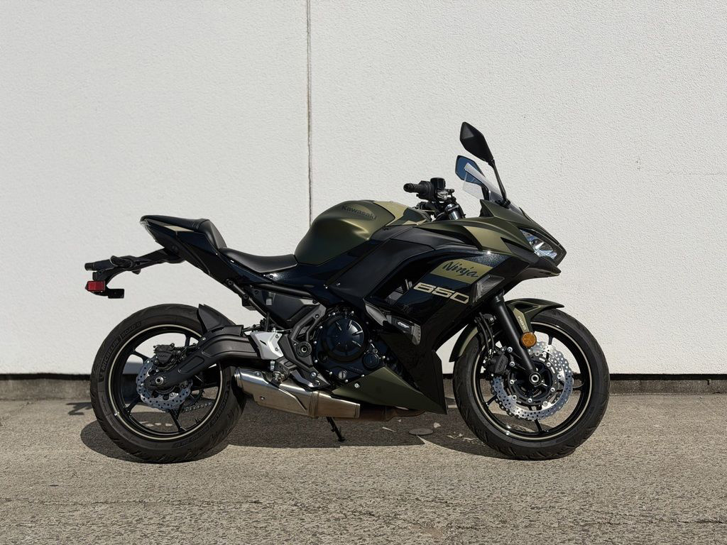 2024 Kawasaki Ninja 650 ABS Metallic Covert Green/Metallic Spark B in huntsville AL