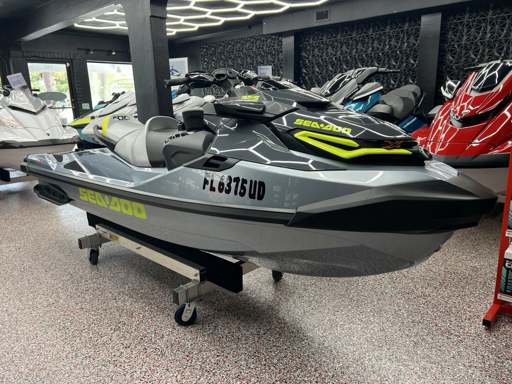 2025 Sea-Doo RXT-X 325 Ice Metal / Manta Green in tequesta FL