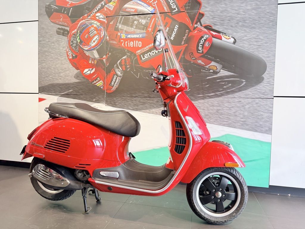 2013 Vespa GTS 300 IE Super in miami FL