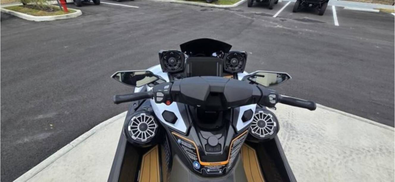 A photo of this 2026 Kawasaki Jet Ski® Ultra® 160LX