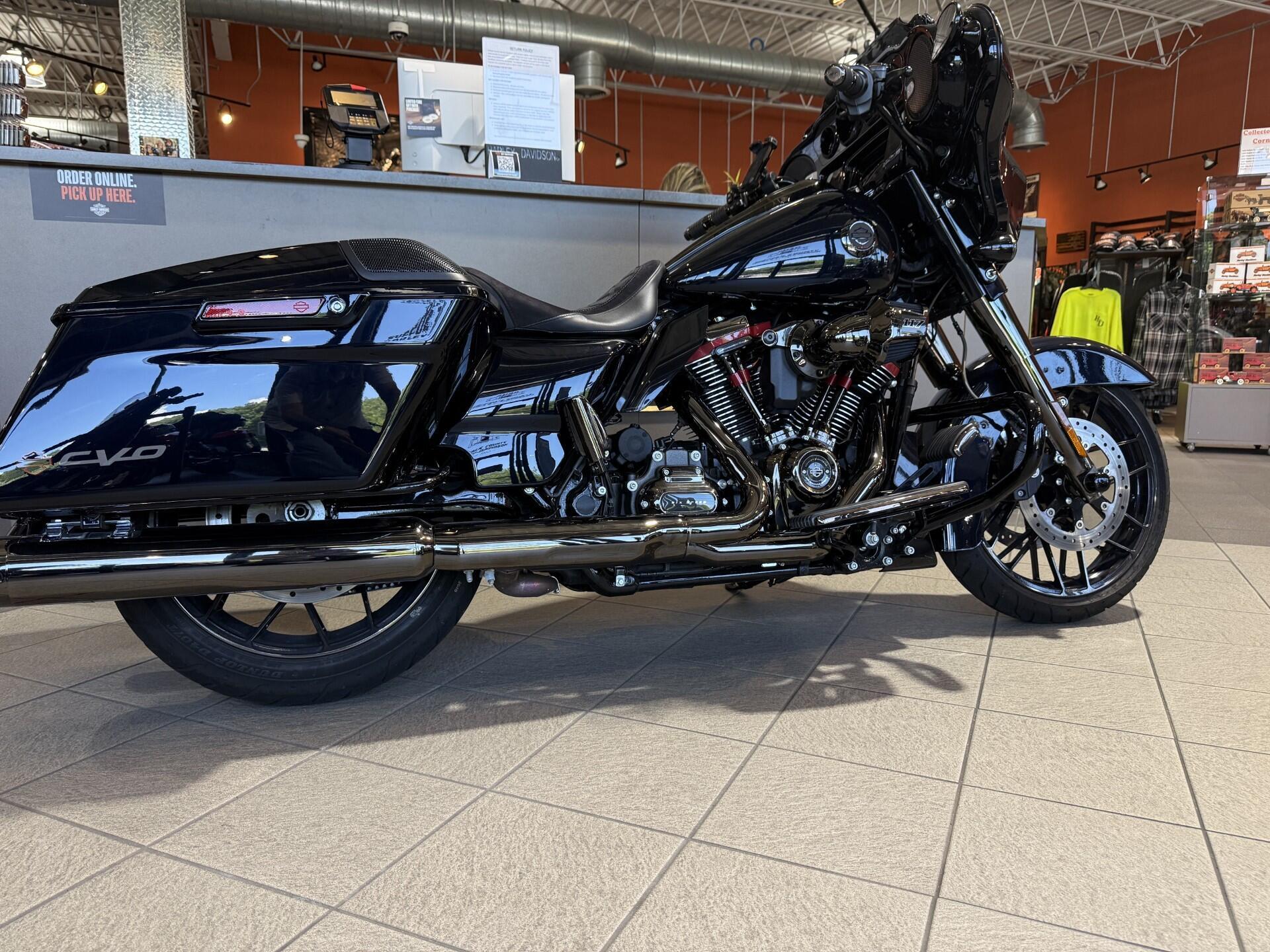 2022 Harley-Davidson CVO Street Glide CVO in Oakdale, NY