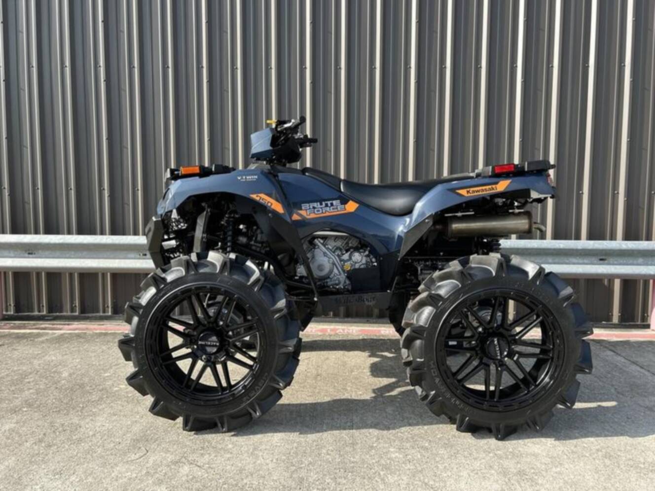 A photo of this 2026 Kawasaki Brute Force 750 EPS