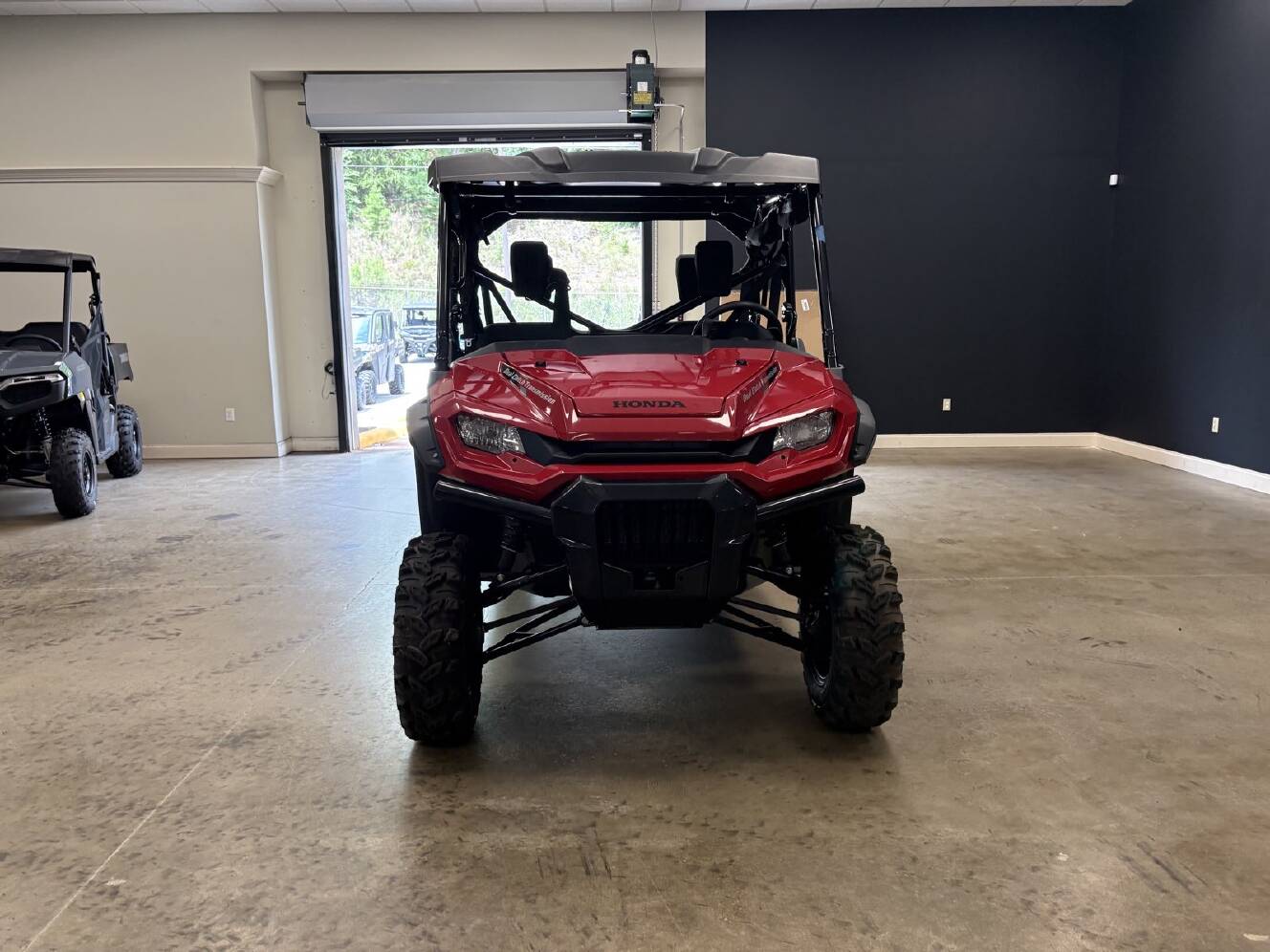A photo of this 2025 Honda Pioneer 1000-6 Crew Deluxe