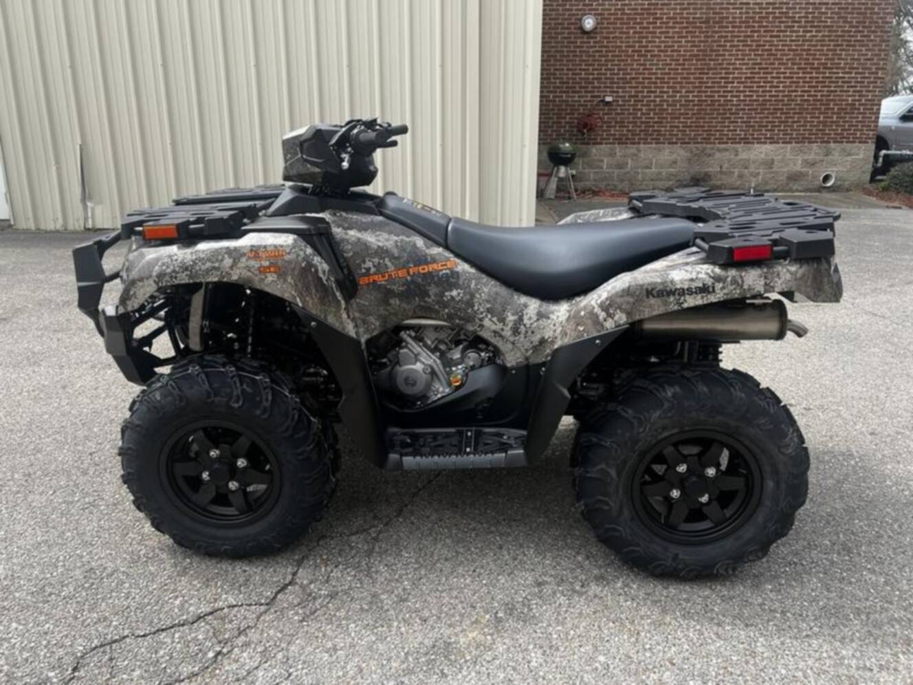A photo of this 2026 Kawasaki Brute Force 750 SE EPS