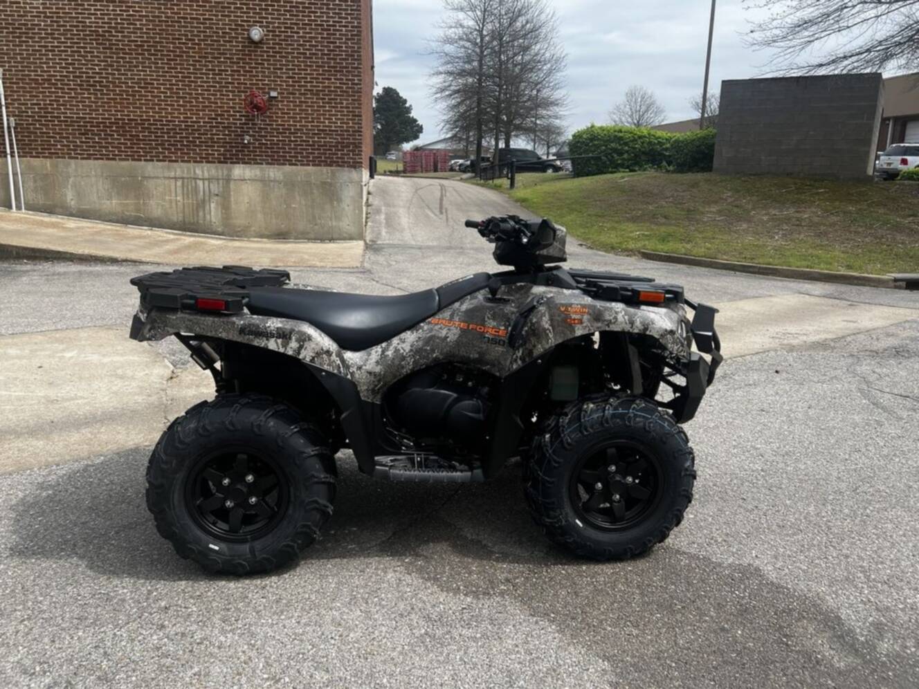 A photo of this 2026 Kawasaki Brute Force 750 SE EPS