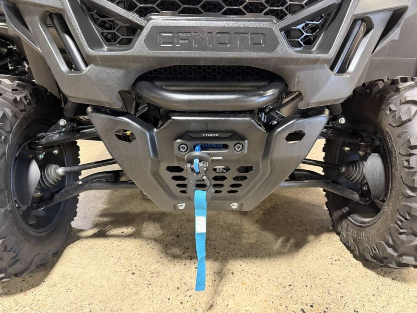 A photo of this 2025 CFMOTO UFORCE 800 XL HUNTING EDITION