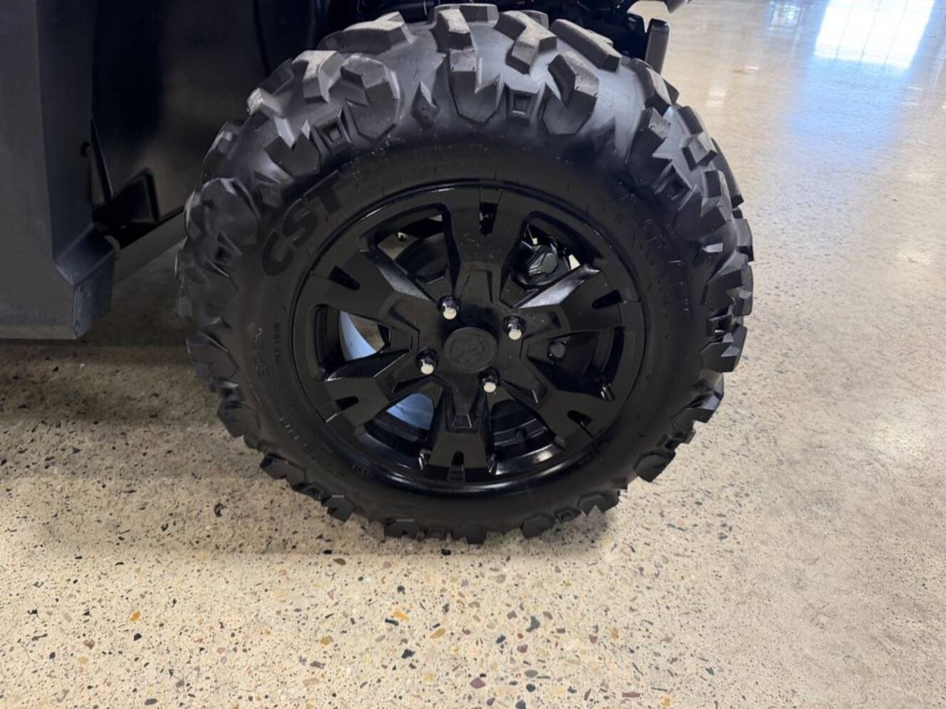 A photo of this 2025 CFMOTO UFORCE 800 XL HUNTING EDITION