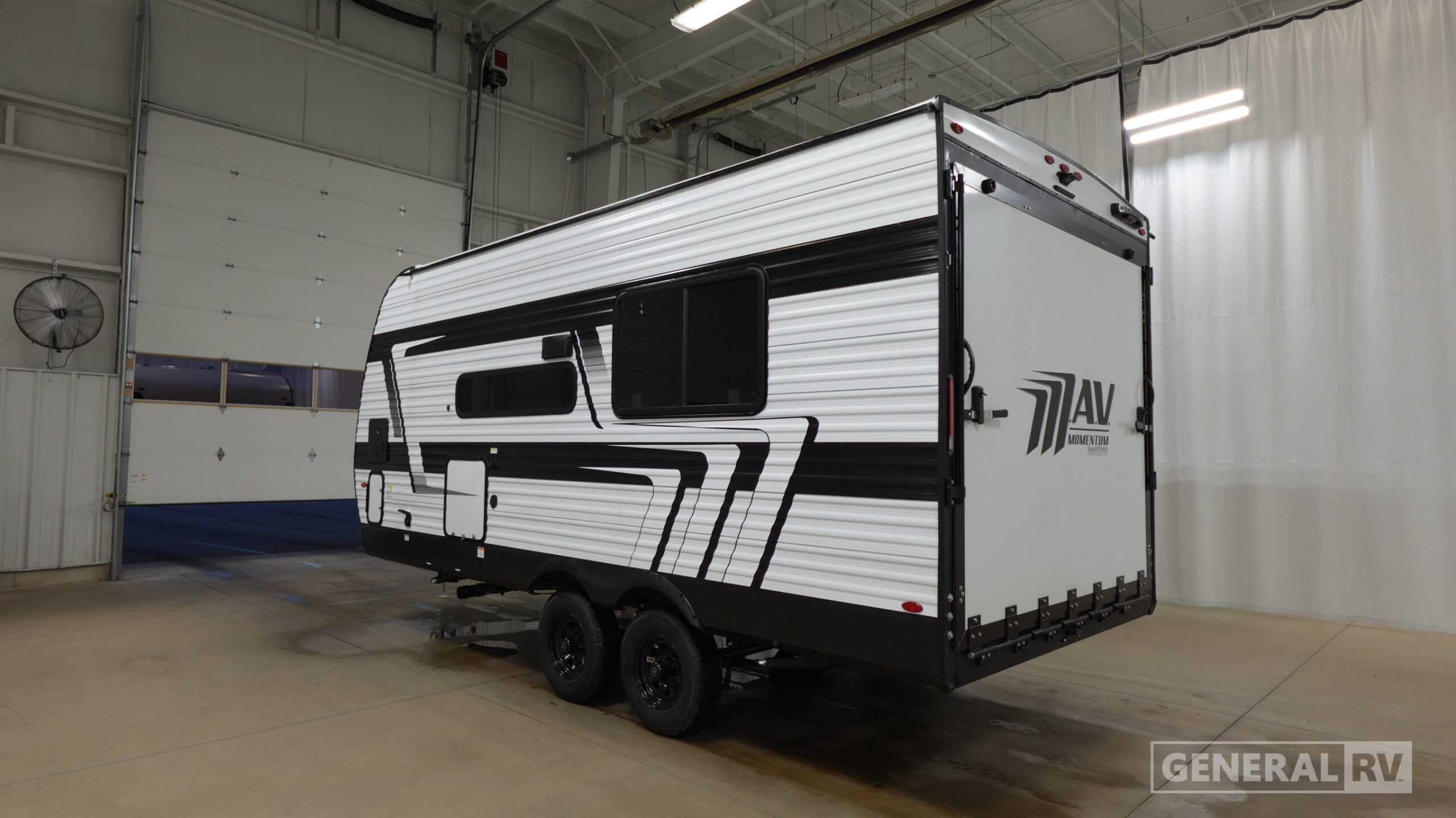 2027 Grand Design MOMENTUM 17MAV in winter garden FL